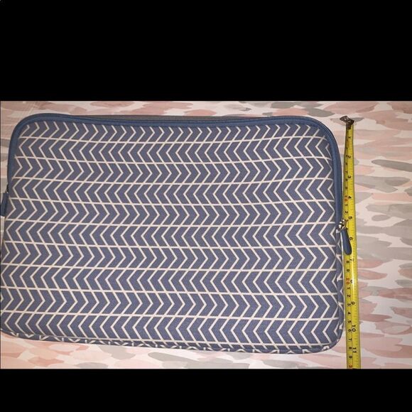 15-16” Laptop Sleeve - chevron pattern - double zipper - Picture 3 of 9